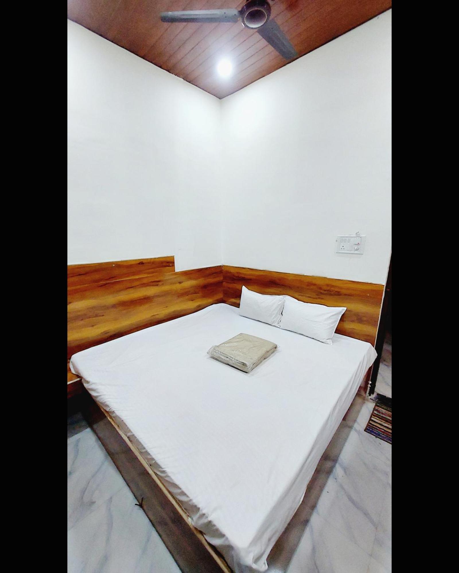 Hotel Om Palace Удджайн Екстер'єр фото