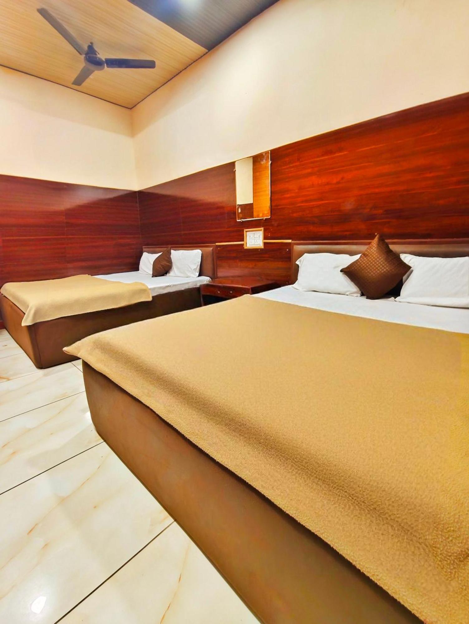 Hotel Om Palace Удджайн Екстер'єр фото