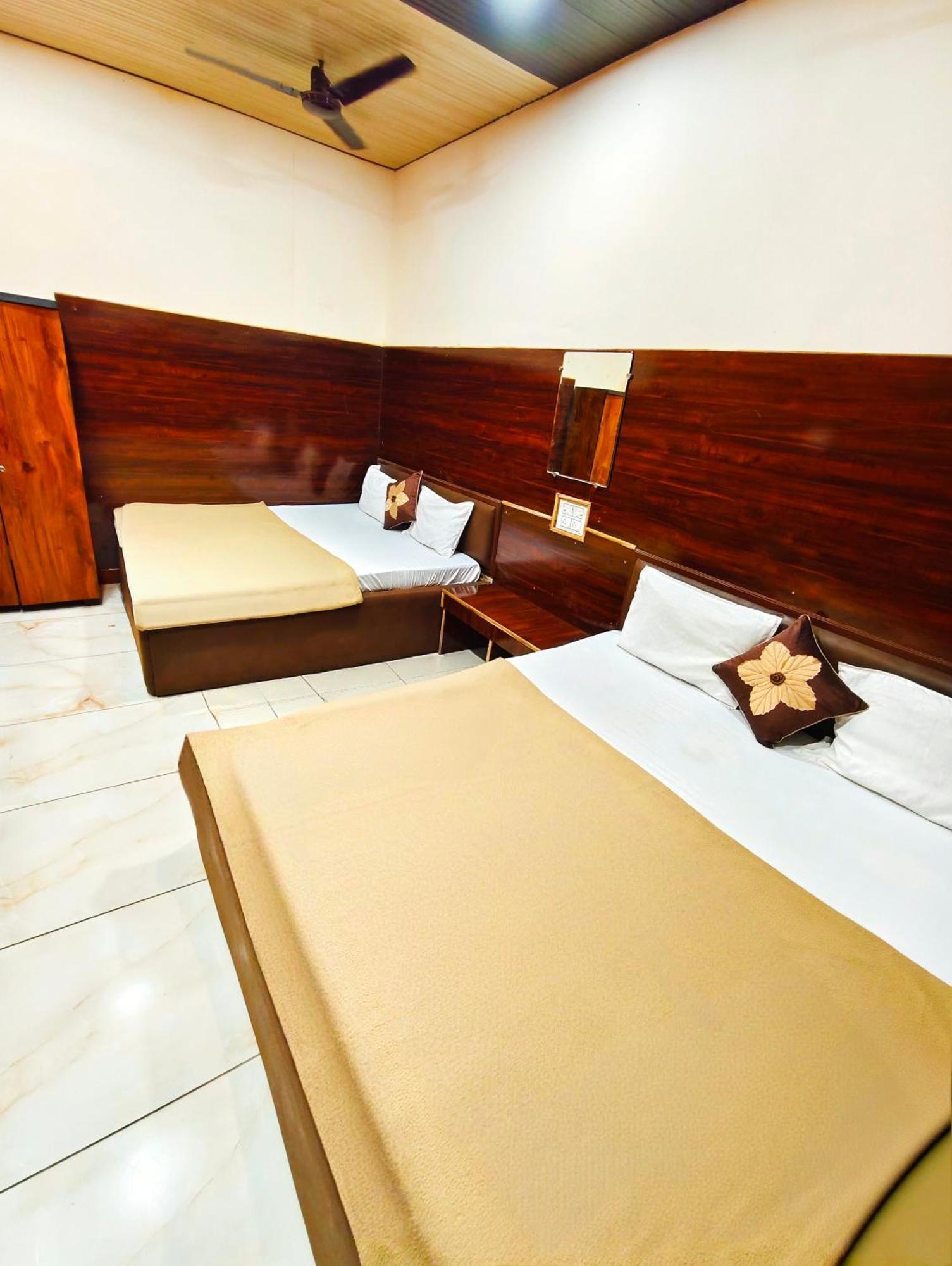 Hotel Om Palace Удджайн Екстер'єр фото