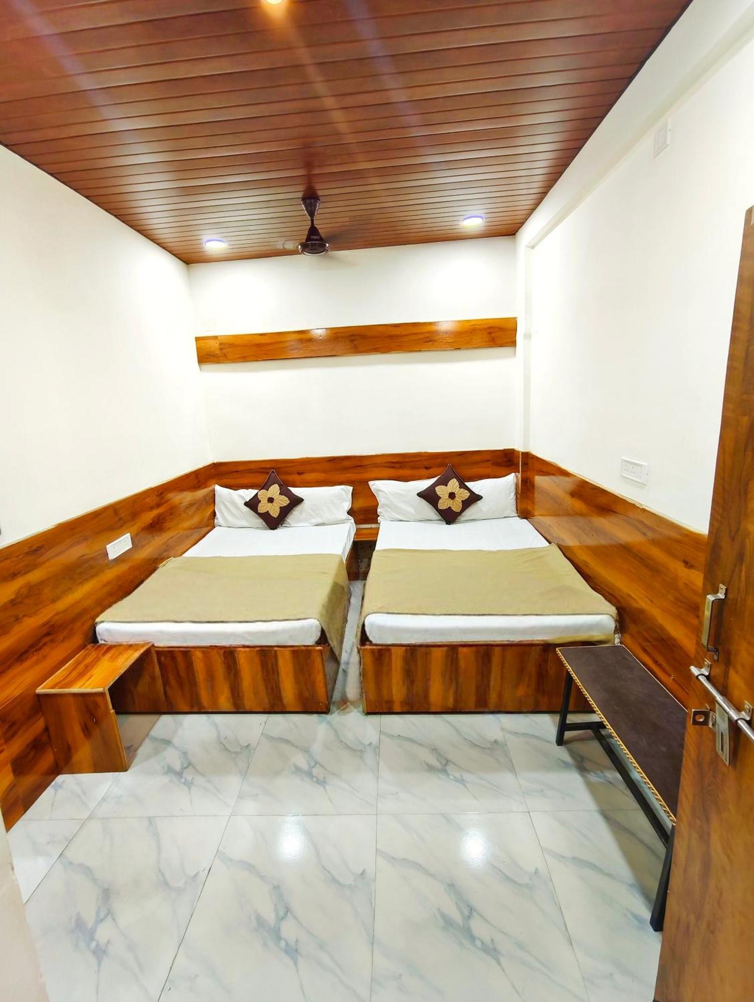 Hotel Om Palace Удджайн Екстер'єр фото